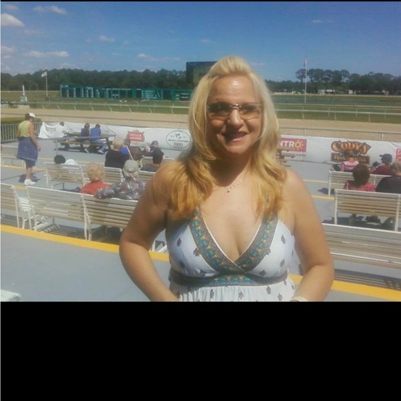 Meet your Posher, Jeannie - Picture 3 of 3